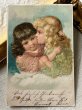 画像2: Postcard　アンティークポストカード  仲良しの女の子　キス　ドイツ1901年 (2)