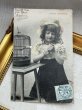 画像2: Postcard    アンティークポストカード　小鳥と女の子　鳥籠　レース　フランス1904年 (2)